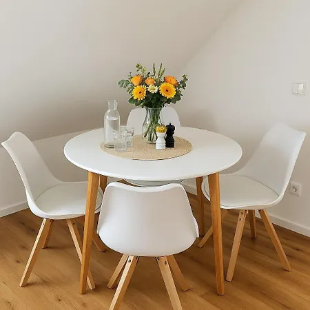 Dat-fischerhuus-die-zeesenstube-zwischen-ostsee-und-bodden-direkt-am-hafen *