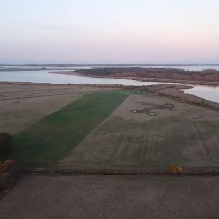 Dat-fischerhuus-die-zeesenstube-zwischen-ostsee-und-bodden-direkt-am-hafen